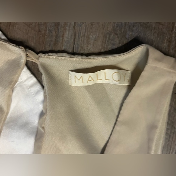 Neutral beige Flowy dress - Picture 4 of 4